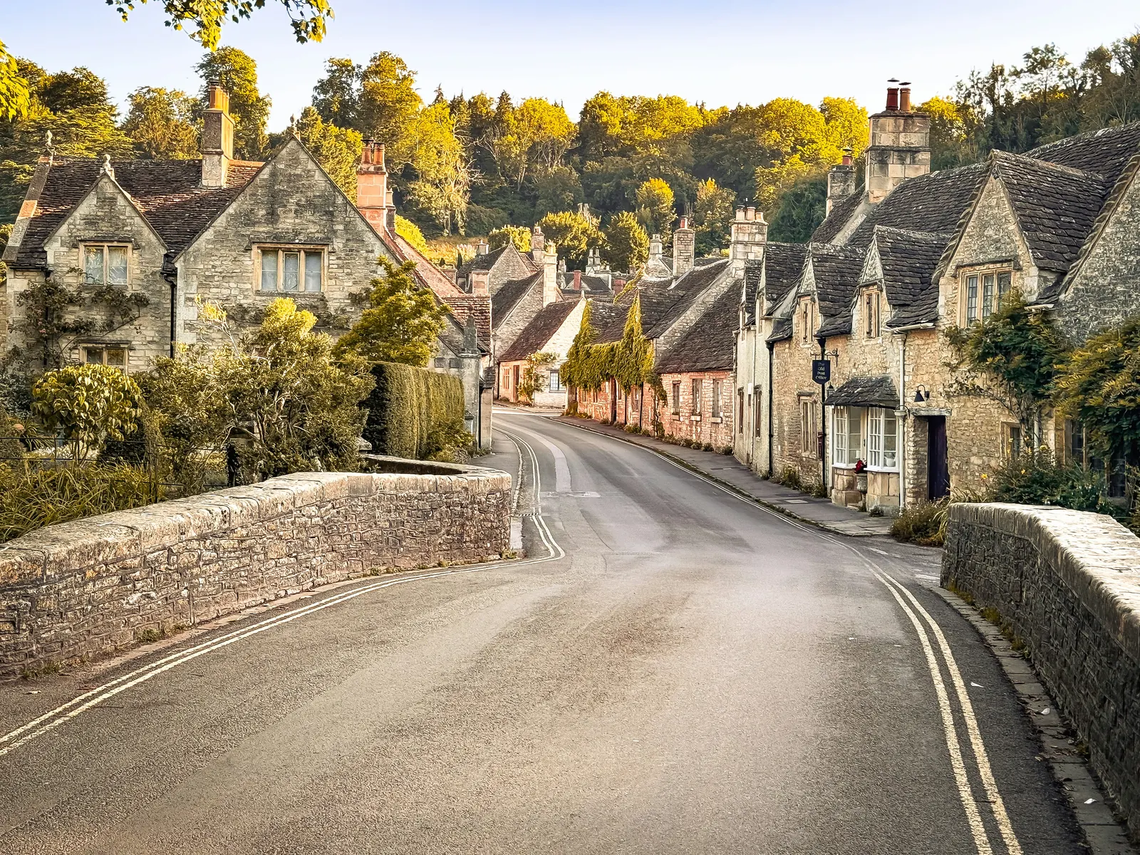 Cotswolds Escape – Explore 3 Picture-Perfect Villages in One Day